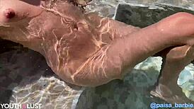 This petite Colombian babe loves fucking on vacation 😍