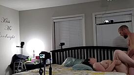 देखो ये बीबीडब्ल्यू बीवी चुद रही पेट पर कम गिरा?