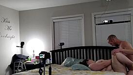 देखो ये बीबीडब्ल्यू बीवी चुद रही पेट पर कम गिरा?