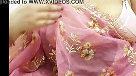 Vietnam sexy girl flaunts her stunning boobs