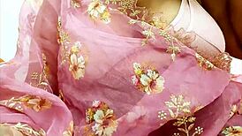 Vietnam sexy girl flaunts her stunning boobs