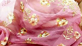 Vietnam sexy girl flaunts her stunning boobs