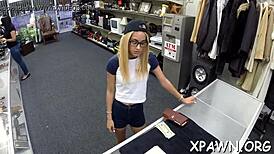 Wow, this babe shows off her cunt and killer sucking in amateur action