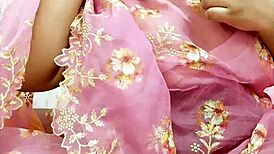 Vietnam sexy girl flaunts her stunning boobs