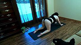Stretching my pussy with onyx toy for squirting workout