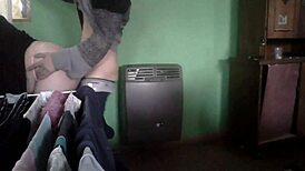 Cogiendo En La Cocina Al Lado Del Calefactor.