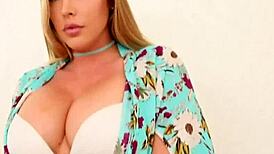 Samantha shows off foot and stocking fetish