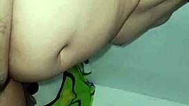 Puas banget serving my boss for extra cash with wild handjob action