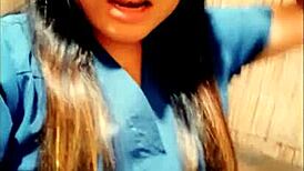 ella sale temprano del trabajo y llega tocandose el cuerpo sexy cantando regueton