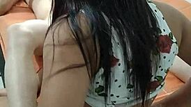 Damn, sexy Colombian brunette big tits wali mujhe zor se suck karti hai!