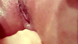 मोटी लड़की की गांड एनल टॉय से घरेलू क्लिप में ध्वस्त कर दी