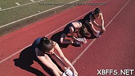 18+ भूखी जवान निम्फ्स जंगली चुदाई में पागल