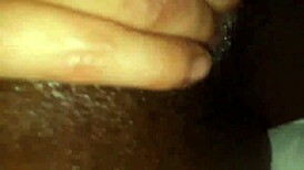 काली बीवी ने चूत में मॉन्स्टर लंड लिया और मुंह में चूसा