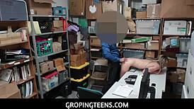 अलिसा कोल ग्रोपिंग करते हुए कैच हुई, फिर फक हुई