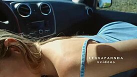 RUBIA INCREIBLE HACE UNA MAMADA A UN GORDO FRIKI CON SUERTE!