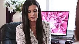 india summer licks sara luvv's soft feet and toes while exploring her pussy 😍