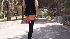 सनी बीच पर पब्लिक में स्क्वर्ट सेशन चला