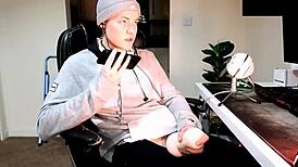 masturbatin while chattin on phone with my girl