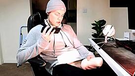 masturbatin while chattin on phone with my girl