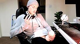 masturbatin while chattin on phone with my girl