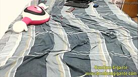 Caiu na net! Married Brazilian strips online, cums hard, join my videos at bumbumgigante com!