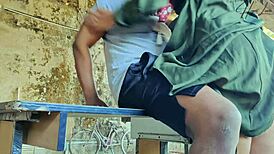 चीटिंग वाइफ क्रिपी अबैंडंड बिल्डिंग में नाइल्ड होती है