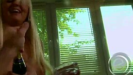 zeig diesen clip mal deiner frau - vielleicht bekommst du es dann ganz genau so - gruß antinia