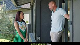 Cheerleader's appetite for ass-to-mouth action