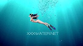 Minnie manga and Eduard cum underwater in the pool.