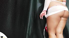 La criada, bend over for special service now!