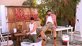 डैडी ड्रू गे बॉटम कोल कोंनर को बेयरबैक करते हैं