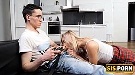 Anna Krowe rides stepbrother's cock in cowgirl style. 😈