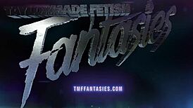 Aspiring model Ashlynn Taylor starts with foot play