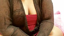 Desi Indian maid flaunts big tits 😍