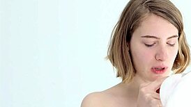 wow, this young looner babe pops her first balloon