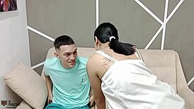 Hijastro me da su polla blanca y me la trago toda su leche tibia es deliciosa