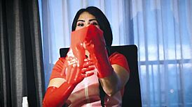 डोमिनाफायर का हॉस्पिटल में लेटेक्स ग्लव फेटिश?