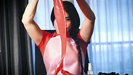 डोमिनाफायर का हॉस्पिटल में लेटेक्स ग्लव फेटिश?