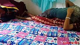 देसी भाभी हार्डकोर पाउंडिंग लेती है। इस गांव एक्शन में शामिल होना चाहते?