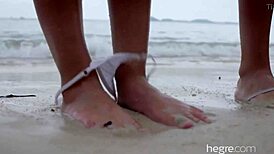 wow, these 4 beauty girls are nude on the beach! 😍