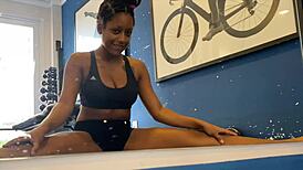 Naughty Exhibitionist Flashes At The Gym