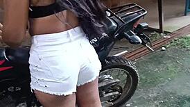 मैं अपनी बहन के मोज़ो से हॉर्नी हो जाती हूं 🔥