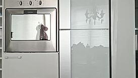 Short Training Routine Focuses On Brunette's Petite Form In Leggings At Gym