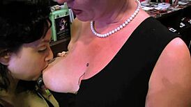 oh man, this cougar milf got me goin with her wet toy play...