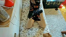 Gorgeous Sexy Feet Worship for Italian MILF!