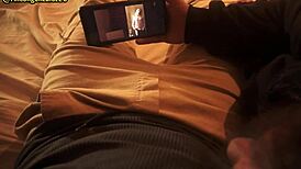 hermanastro, déjame dormir en tus piernas, pero no metas tu pene, ok?