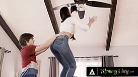 अह, स्टीपमॉम सोफी मैरी, वह न्यू कार के लिए कुछ भी मांग रहा है