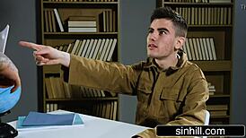 यूके टीचर 18+ इमिग्रेंट स्टूडेंट को सेड्यूस करती है