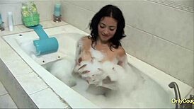 andrea kelly wanks hairy pussy in bath