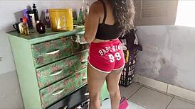 My step-cousin cleaned my room, then we kissed and fucked her shaved pussy 😘